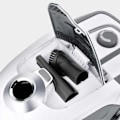 Pikkukuva 3 / 4: KARCHER VC 2 - Pölynimuri - 700 W - HEPA 13 - 76 dB - Imuletku 1,5 m kaarevalla kahvalla Vit