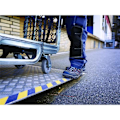 Miniatyrbillede 2 af 5: Antiskrid tape - tesa - 50 mm x 15 m - Sort/gul - Multi-brug - Importeret fra Storbritannien Sort / gul