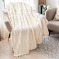 Miniatyrbild 4 av 4: Fleecefilt 127 x 152 cm för soffa, säng, supermjuk och mysig plysch mikrofiber flanellfilt med 3D-ränder, lättviktig för off-white