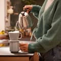 Miniatyrbillede 5 af 5: Kaffekrus, med filter til håndbrygning, keramik, hvid