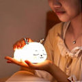 Miniatyrbild 4 av 5: 1.5W Silikon Nattlampa Söt Hjortform Bärbar Barnlampa med Tryckkontroll Smart Timer
