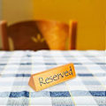 Miniatyrbild 2 av 2: Reserverat Bordsskylt Reserverad Stolskylt Dubbelsidig Skylt för Restaurang Bröllopsstolar