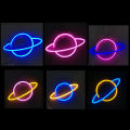 Miniatyrbilde 5 av 5: (Rosa Blå) Planet Neon Skilt, Batteri Lampe Neon Lys Led Lys Nattlys, Planet USB Opplyst W