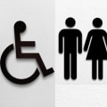Miniatyrbild 1 av 5: Präglad toalettnamnskylt (11x18 cm) Svart - WCL Toilet Design självhäftande set. Toalettskyltar för funktionshinder