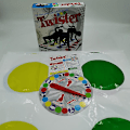 Pikkukuva 4 / 4: Twister-peli Klassikko Tiimipeli Pelihuopa Lapsille Ja Aikuisten