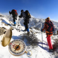 Pikkukuva 4 / 4: Kompassi, kannettava kompassi, taskukompassi, ulkokompassi, valaistuilla numeroilla ja kannella ulkona