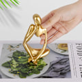 Miniatyrbild 3 av 5: Abstrakt skulpturstaty i svart harts i Thinker-stil, samlarobjekt