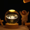 Miniatyrbild 2 av 2: Lysande planetarisk galax astronaut kristallkula nattljus USB