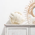 Miniatyrbilde 1 av 5: Melkehvit, nordisk ullkulepute med tre tråder tau