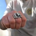 Miniatyrbillede 2 af 5: Håndlavet V8 Motor Ring, Sjov Miniature V8 Motor Design, V8 Motorblok Ring (10)