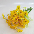 Miniatyrbilde 2 av 2: 10 stk. 5 Hoder Realistisk Levende Kunstig Blomst Krysantemum Falsk Blomsterbukett Hjem Kunst Dekor Sceneoppsett (Gul)