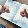 Pikkukuva 4 / 4: Kirjan Sivunpidike Hartsi Peukalosuoja Lukemiseen Läpinäkyvä Peukalo Kirjan Avaustyökalu (kahvi)