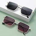 Pikkukuva 1 / 4: Vintage Metal Square Sunglasses UV400 Suojaus Heijastusta Vastaan Aurinkolasit Muodikkaat Asusteet Naisille Miehille (Kulta Vaaleanpunainen)