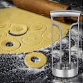 Miniatyrbillede 3 af 5: Donutform Non-klæbende Fødevaregodkendt Multifunktionel DIY Rustfrit Stål Kage Brød Konditori Skærer Maker Form Køkkenudstyr