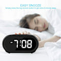 Miniatyrbild 2 av 4: Liten LED-väckarklocka med snooze, enkel att ställa in, full range