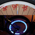 Miniatyrbillede 4 af 5: 4 Pak LED Cykelhjul Lys, 4 Farver Cykel Dæk Ventil Hætter Vand