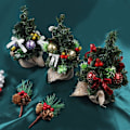 Miniatyrbilde 5 av 5: Liten grønn kunstig juletre borddekorasjon med mini