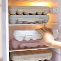 Miniatyrbilde 5 av 5: Stabelbar 12 Egg/18 Egg Holder Fryser Kjøleskap Matbeholder Organizer Brett (Rosa 18 Egg)
