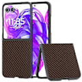 Miniatyrbild 1 av 4: Kolfiber-Texturerat Fodral för Motorola Razr 50 Ultra (Mörkbrun)