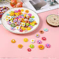 Miniatyrbilde 3 av 5: Sett med 100 blomsterharpiks-charms, tusenfrydperler for DIY, scrapbooking, smykkefremstilling, håndlagde dekorasjoner (blandede farger)