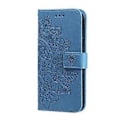 Miniatyrbilde 2 av 5: 7-blads blomster preget lærveske for iPhone 15 Pro (Blå)