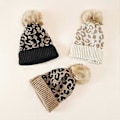 Miniatyrbilde 2 av 5: Ribbestrikket Lue med Ørebeskyttelse Høst Vinter Plysjball Leopardtrykk Strikket Beanie Lue for Sykling Qinhai (Svart)