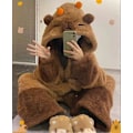 Miniatyrbild 3 av 5: Vuxen Capybara Cosplaydräkt Onesie Nattlinne Tecknade Pyjamas XL