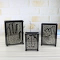 Miniatyrbild 2 av 3: 3D Klon Metall Handform Rolig Nålritningsleksak Dekoration Mode Prydnad—PA