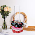 Miniatyrbillede 3 af 4: Akryl Scrunchie Holder Stativ Gennemsigtig Scrunchie Display Organizer Hårbånd Smykker Armbånd Display Stativ