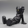 Miniatyrbild 1 av 4: Kaws modell leksaker med sittande ställning PVC tecknad figur samlarobjekt docka bil interiör Svart