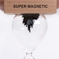 Pikkukuva 2 / 4: Magneettuntikello 3 minuuttia: mustalla magneettirautajauheella ja puupohjaisella, 3 minuuttia, hiekkakello työpöydän koristeeksi
