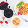 Miniatyrbilde 4 av 5: Mini Vaffeljern, EU 4 Tommers Vaffeljern med Kompakt Design, Lett å Rengjøre, Non-Stick Overflate, Perfekt for Frokost, Dessert, Smørbrød Svart（PA）.pa