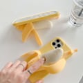 Miniatyrbilde 2 av 5: Menn Kvinner Kreativ Morsom Nyhet Stilig Klemmbar 3D Gul Banan Leke Dekorasjon Telefonveske IPHONE 13