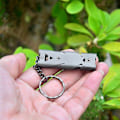 Miniatyrbillede 3 af 5: Nøglekæde i rustfrit stål til nødsituationer Fløjte Dobbelt rør Bærbar størrelse 2 stk. Sort Hvid
