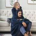 Miniatyrbilde 2 av 5: Vinter hettegenser teppe for kvinner, oversized fleece teppe med ermer, stor lomme, varmt tykt TV-teppe, par kjole, grå, en størrelse