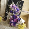 Miniatyrbilde 3 av 4: 50 stk. konfettiposer i kraftpapir, hule rose hvite papirblomsterposer bukett gjestekonfettiholdere for bryllupsfest favoriser gaver emballasje White