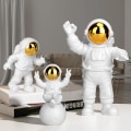 Pikkukuva 1 / 5: Astronautti koristelu, astronautti syntymäpäiväkoristelu, astronautti patsas, astronautti kakkukoriste, hartsi astronautti, astronautti kakkukoriste 3-pakkaus kulta