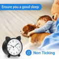 Miniatyrbild 3 av 5: Analog väckarklocka för sängbord med bakgrundsbelysning Shy Dial Non-Ticking batteridriven för tunga sovare sovrum kontor kök, svart