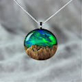 Pikkukuva 2 / 3: Pohjoisen valot -kaulakoru Aurora Gem -riipusketju Aurora Borealis -korut lahja