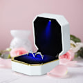 Miniatyrbillede 3 af 3: Ringæske med LED-lys, firkantet fløjlsringæske til bryllup, smykkegaveæske til frieri, forlovelse, bryllup White