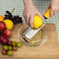 Miniatyrbillede 6 af 8: Rustfrit stål ost rive med håndtag Multifunktionel rive citron ingefær kartoffelzester