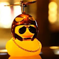 Miniatyrbillede 5 af 8: Gul Andedragt Ornament i Plastik Resin med Propeller Designet til Bilhjelm Andunge til Dekoration
