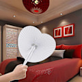 Miniatyrbilde 2 av 2: 12 stk Hjerteformede Papirvifter Folding Fan Håndholdt Hjerte Vifter Papir Hvit Bryllupsvifte