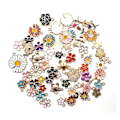 Miniatyrbillede 2 af 4: 60 Stykker Farvede Blandede Blomster Charms Vedhæng Sæt til DIY Smykkefremstilling Halskæde Armbånd Ørestik