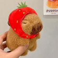 Miniatyrbillede 3 af 5: 10cm Kapibara Plys Nøglering Sød Taske Vedhæng Simulation Kapibara Anime Plys Legetøj Fyldte Dyr Dukke Børnegave Legetøj mini strawberry hat