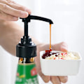 Miniatyrbild 5 av 5: Torani och DaVinci BLACK sirapspumpar, passar 25,4 oz/750 ml flaskor (2-pack)