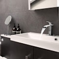 Miniatyrbillede 2 af 6: Badeværelsesarmatur, moderne vandfaldsdesign vaskarmatur, holdbart kobberventilhusdesign, forkromet messing. Varmt og koldt vand tilgængeligt