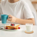 Pikkukuva 3 / 5: Pyöreät retro lasinaluset, 10 kpl, puukorkkiset lasinaluset, 10 cm, sopivat kotiin, ravintolaan ja toimistoon
