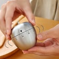 Miniatyrbilde 6 av 6: Apple Kjøkken Timer Manuell, Rustfritt Stål Mekanisk Roterende Alarm 60 Minutter Nedtelling Søt Apple-Formet Timer for Kjøkken Matlaging Læring