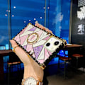 Miniatyrbild 2 av 5: TPU Lyxigt Fodral med Snodd för iPhone 13 6.1\" Stötsäkert Skyddande Robust Fodral Passar Apple iPhone 13 med Ringstativ Kvadratisk Design Rosa
